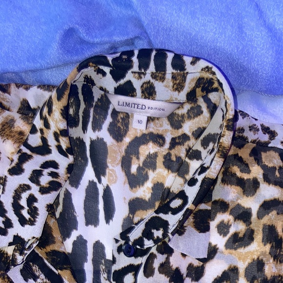 Limited Edition tiger print women’s Button down shirt - Picture 2 of 2